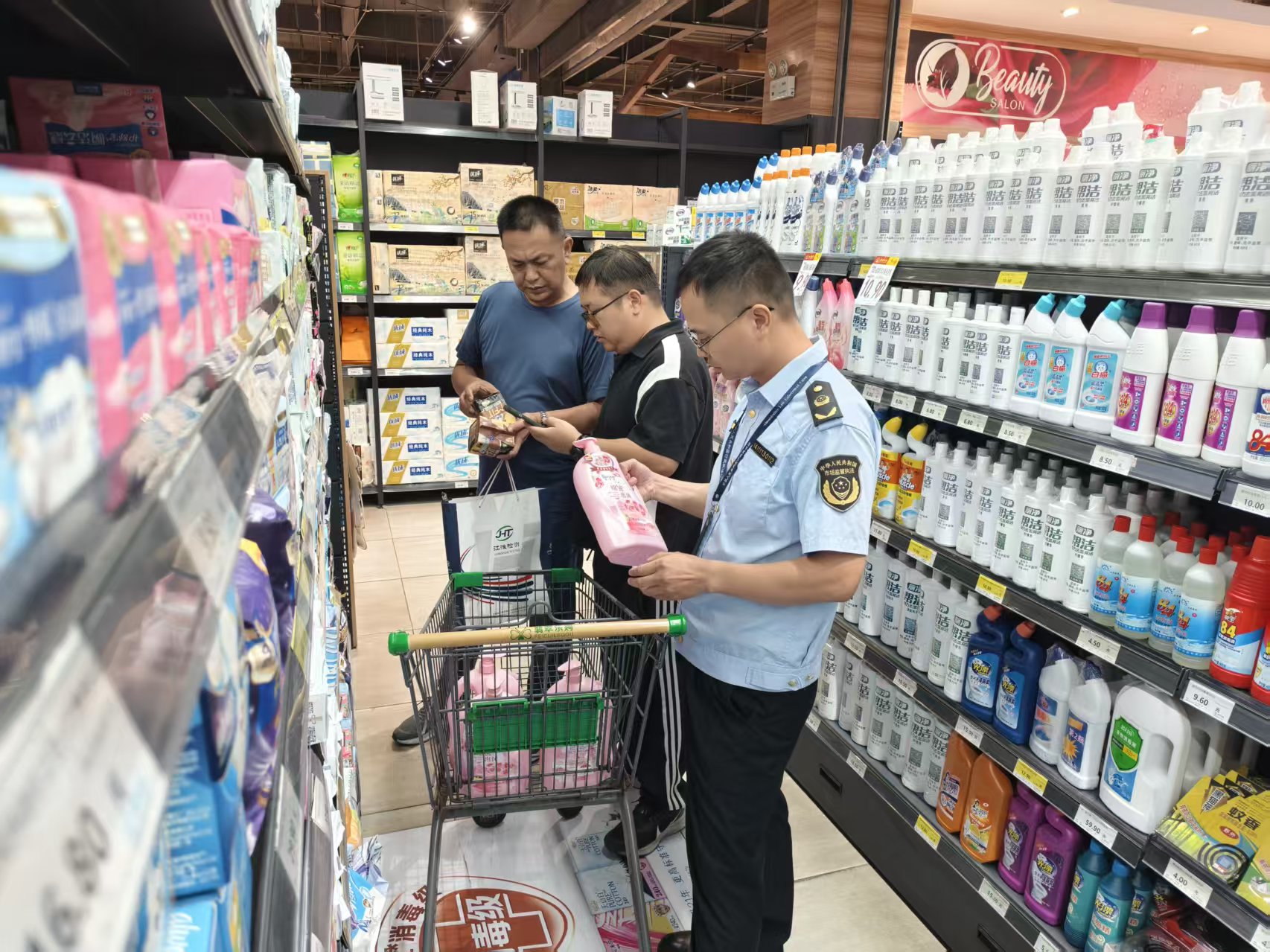 廣昌縣市場(chǎng)監(jiān)督管理局扎實(shí)開展日用品、眼鏡、校服產(chǎn)品質(zhì)量專項(xiàng)監(jiān)督抽檢工作